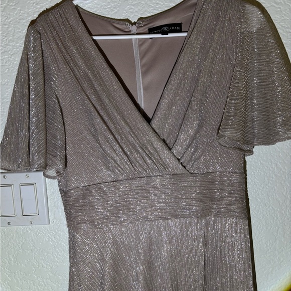 Betsy & Adam women's metallic flutter-sleeve formal gown - Picture 4 of 8